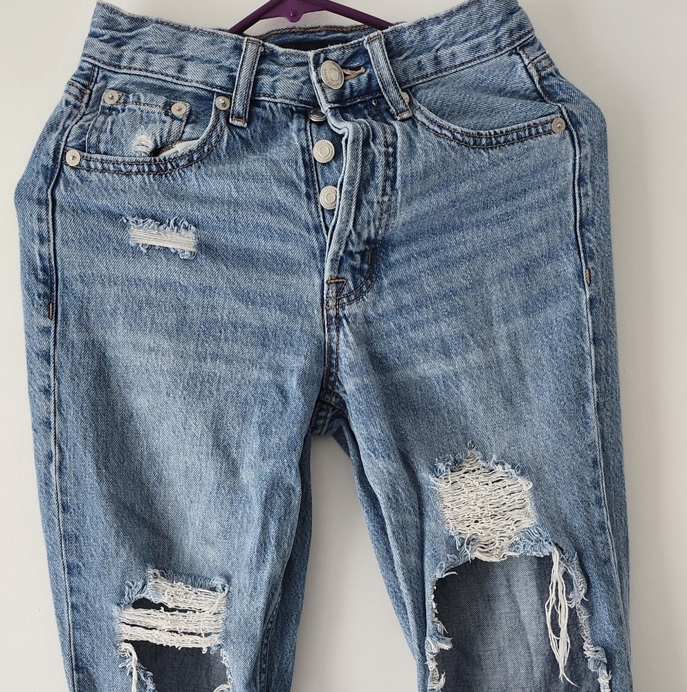 Aeropostale women distressed Blue Jeans size 000